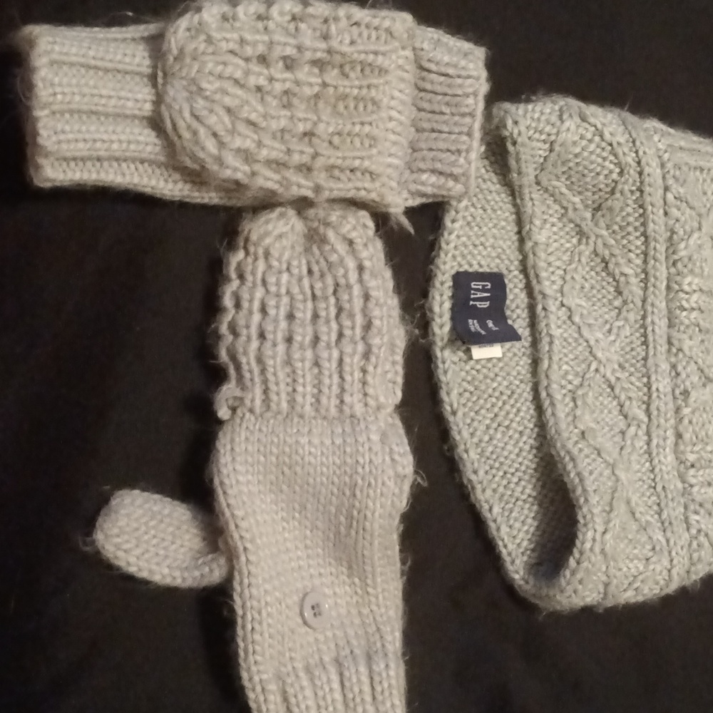 Hat and mittens set